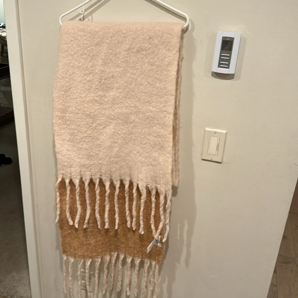 NWT Anthropologie , fuzzy‎ long sweater scarf